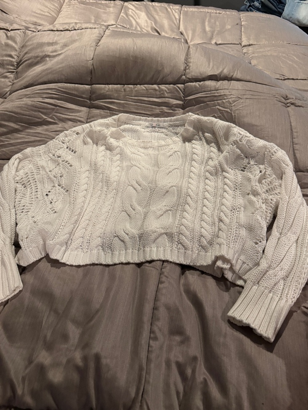 Cropped Cable Knit Sweater - White